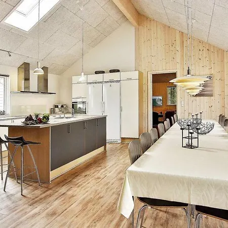 Sleeps 24 Pool Wifi Tranehuse