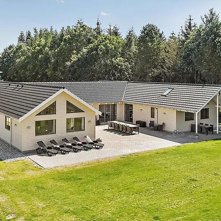 Feriehus Sleeps 24 Pool Wifi Tranehuse