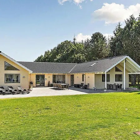 Sleeps 24 Pool Wifi Feriehus