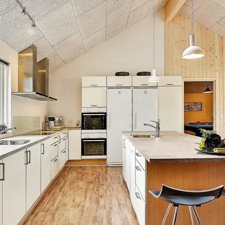 Sleeps 24 Pool Wifi Tranehuse