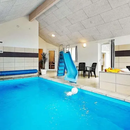 Feriehus Sleeps 24 Pool Wifi Tranehuse